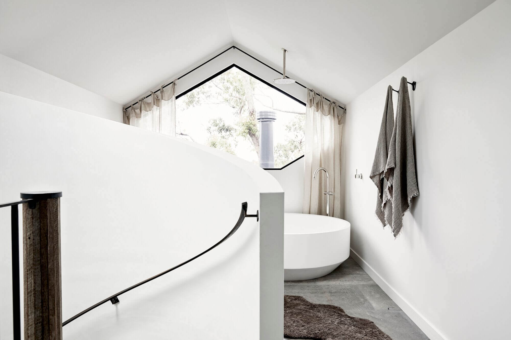 Ensuite at The Cabin, Byron Beach Abodes