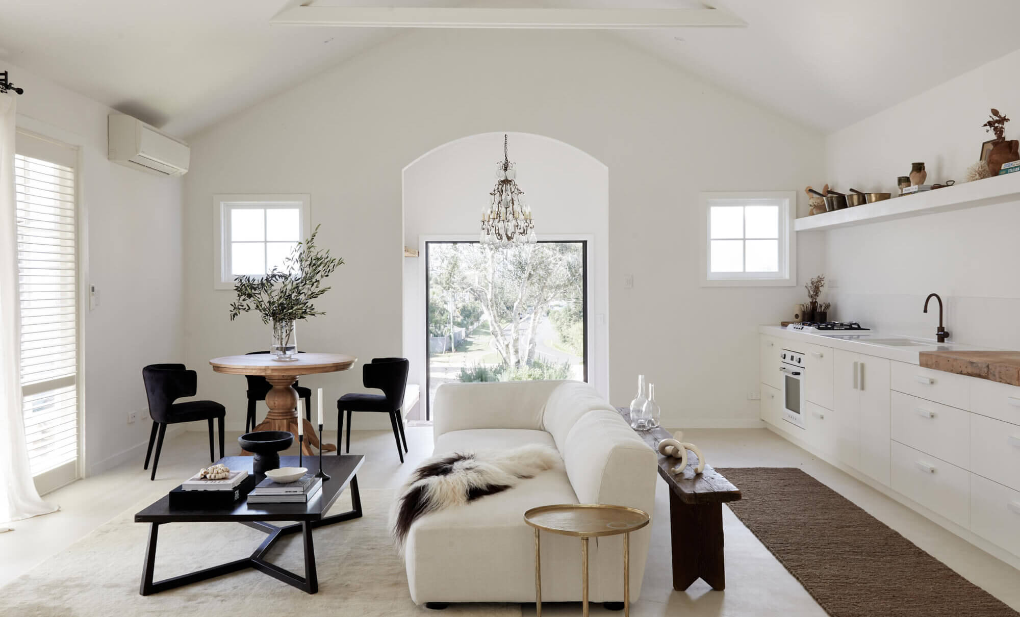 Le Viti Barn Newrybar: Rustic luxe interiors with a blend of contemporary furnishings, vintage pieces and lots fo texture