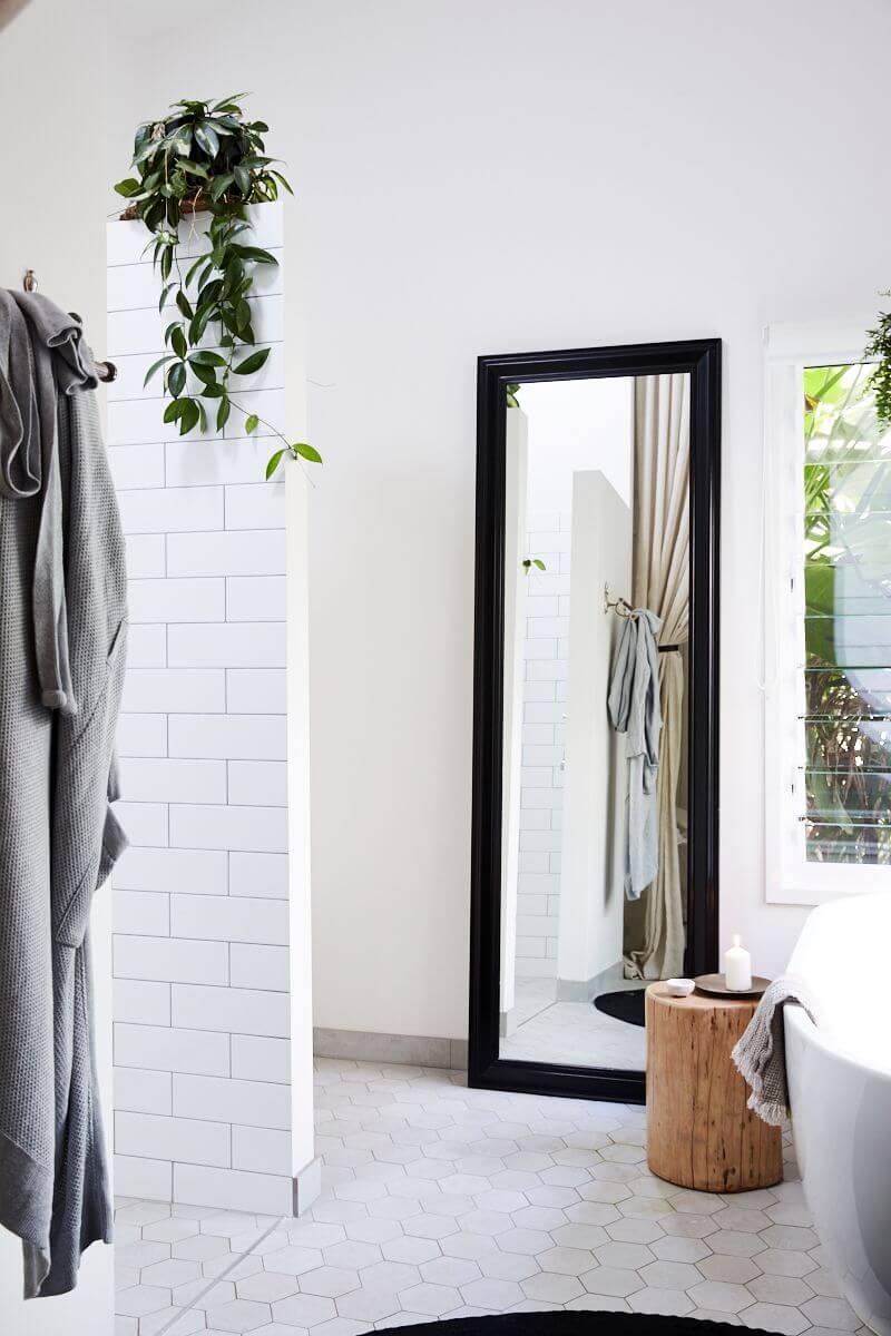 Master ensuite at The Chalet, Byron Beach Abodes