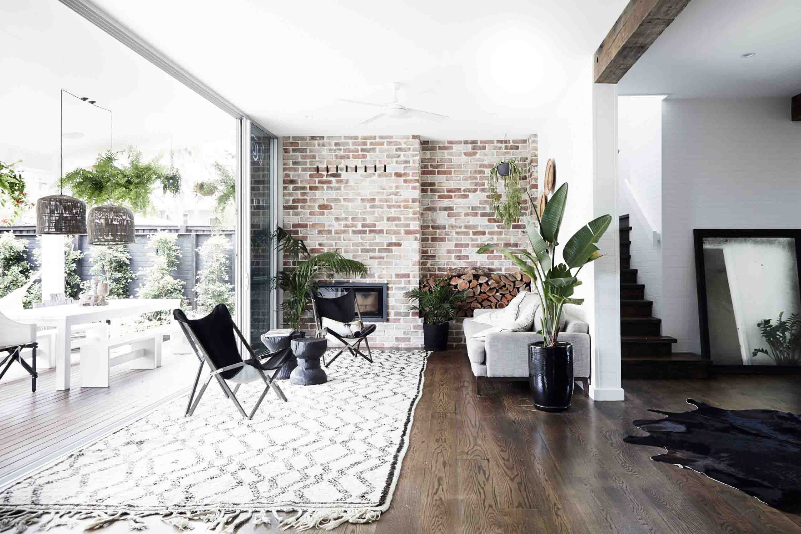 Open plan lounge room at Magnolia House, Byron Beach Abodes leading onto the outdoor dining area