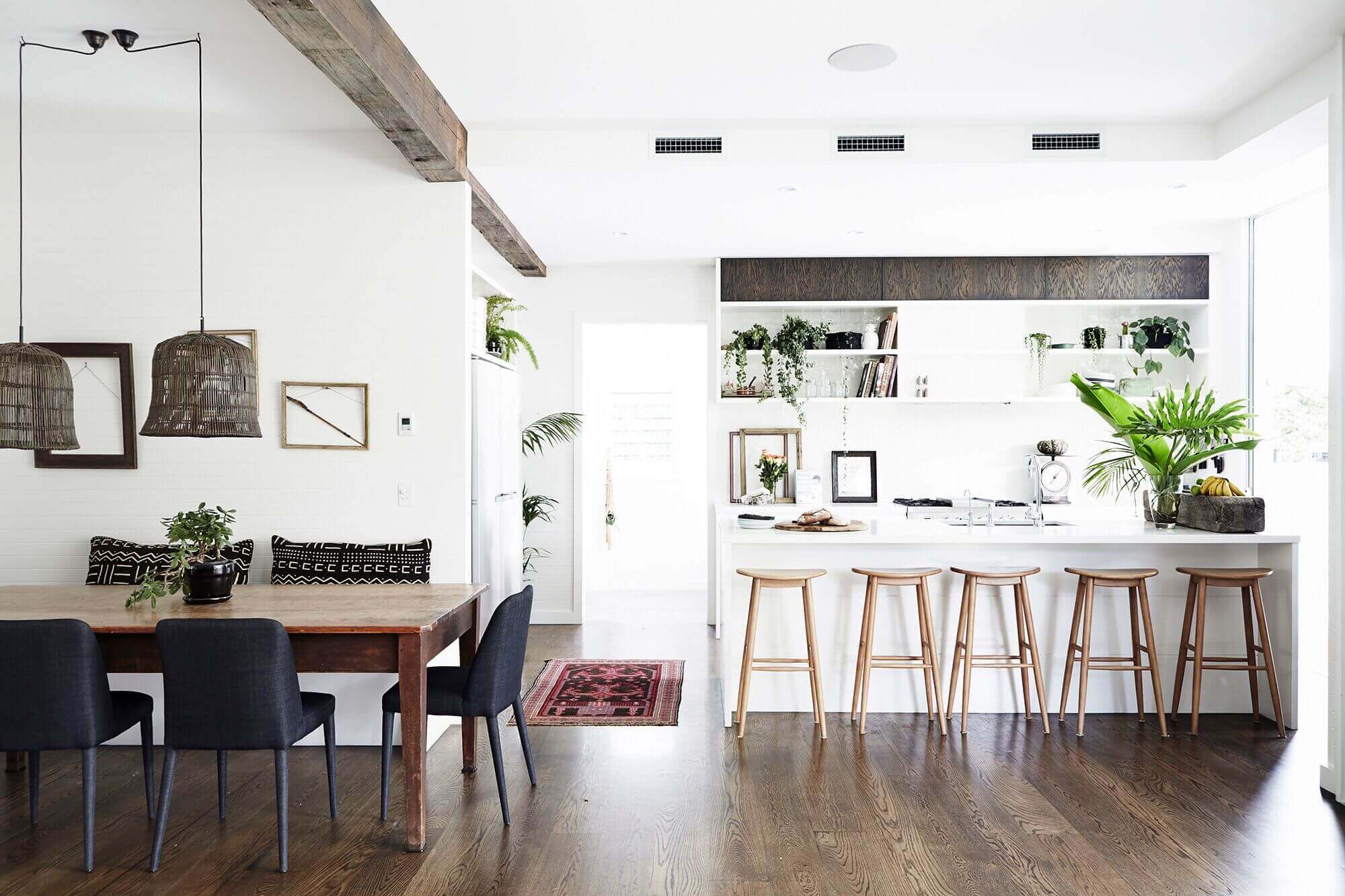 Open plan kitchen and dining room at Magnolia House, Byron Beach Abodes